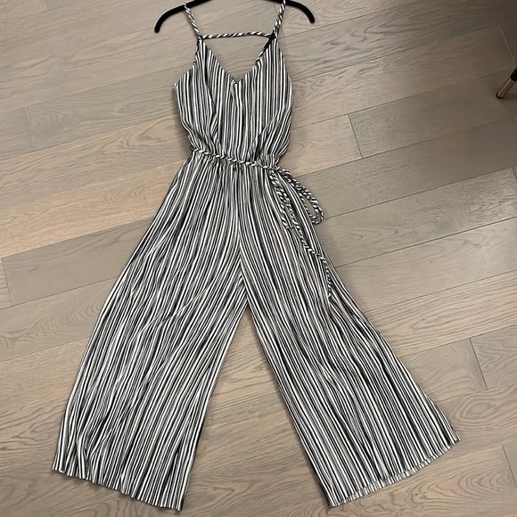 Xhilaration Jumpsuit XS - Picture 1 of 4
